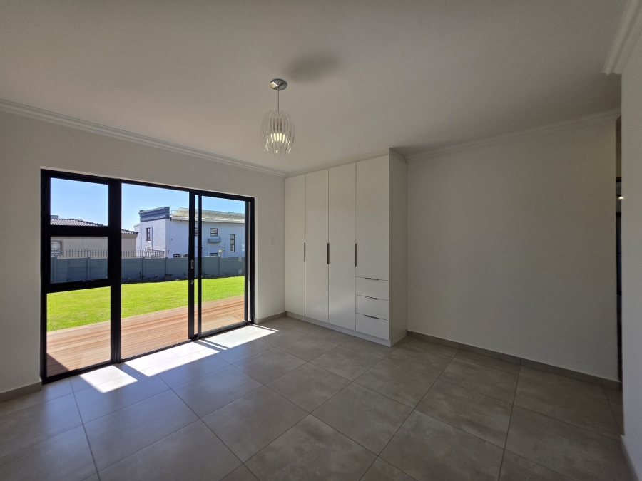 3 Bedroom Property for Sale in Wavecrest Eastern Cape